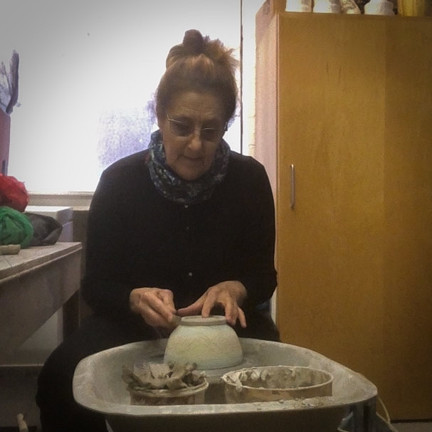 Handbuilding Pottery for beginners online class with Antoinette Badenhorst  